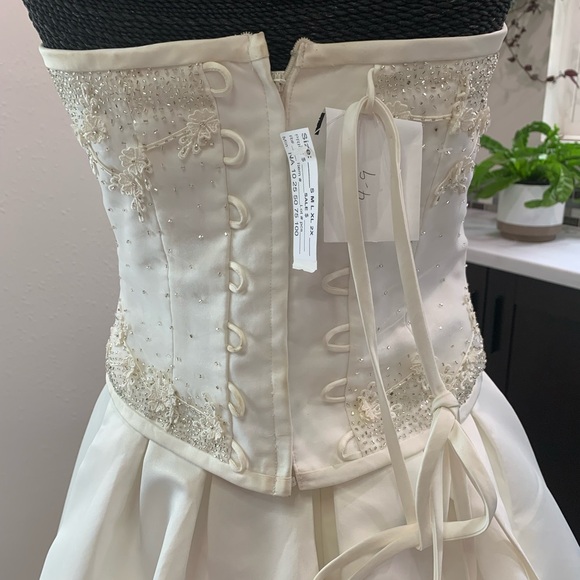 *SOLD* 2 Piece Ivory Wedding Gown sz8 - Picture 7 of 14